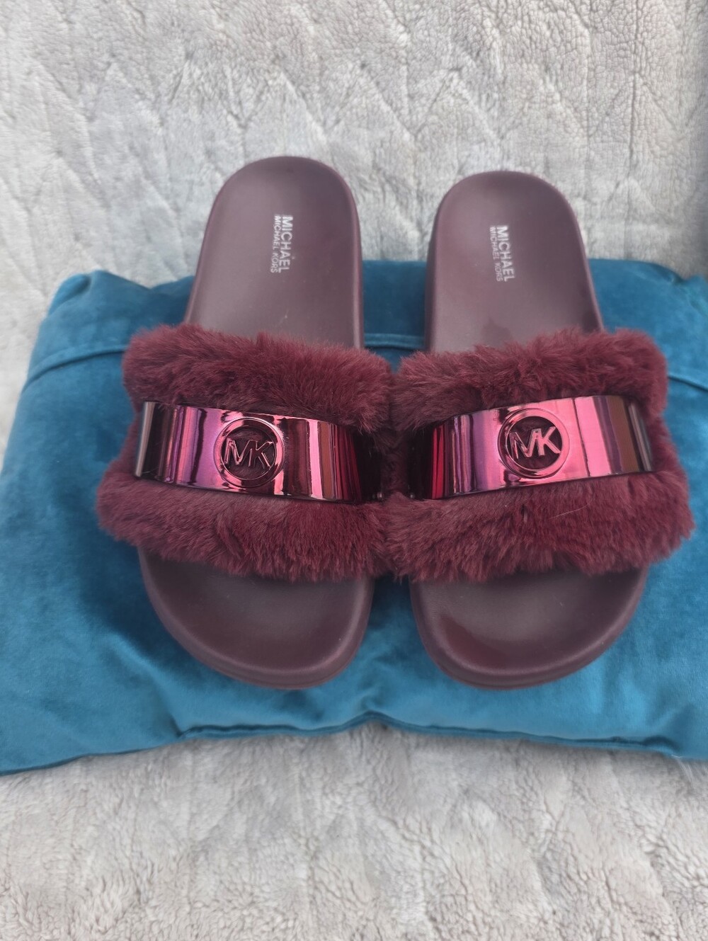Michael Kors Faux Fur Logo Slides - Wine